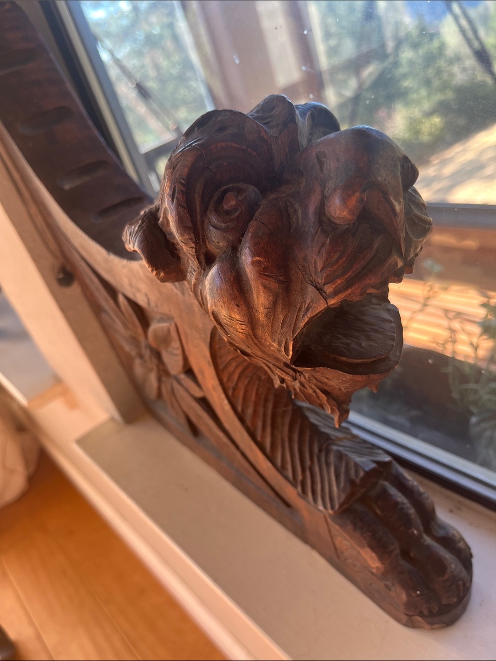 Antique Hand-Carved Wooden Lion Corbel - Floral Carving - Picture 2 of 4